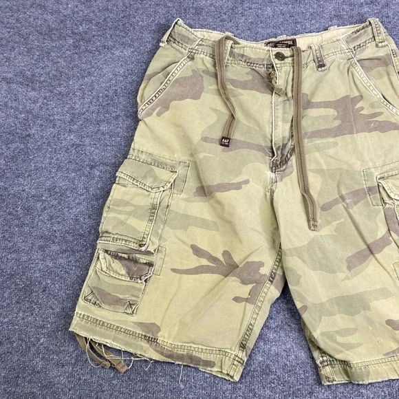 VTG Abercrombie & Fitch Mens Camo Cargo Shorts  Size 32 Cotton Distressed - Picture 2 of 10